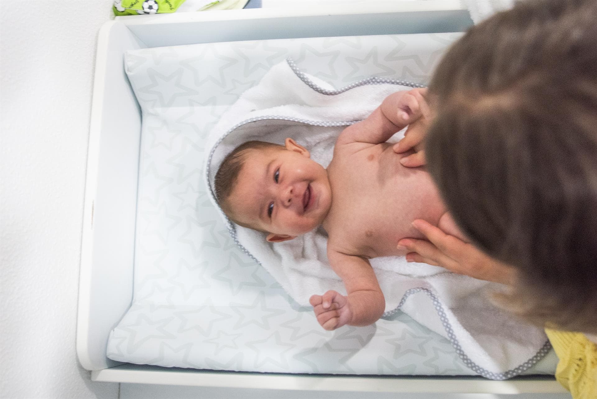 Masajes infantiles para bebés realizados por los padres